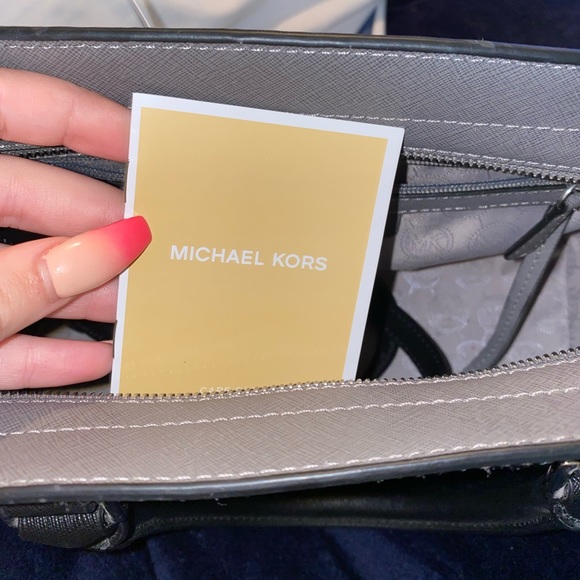 Michael kors purse - Picture 10 of 10